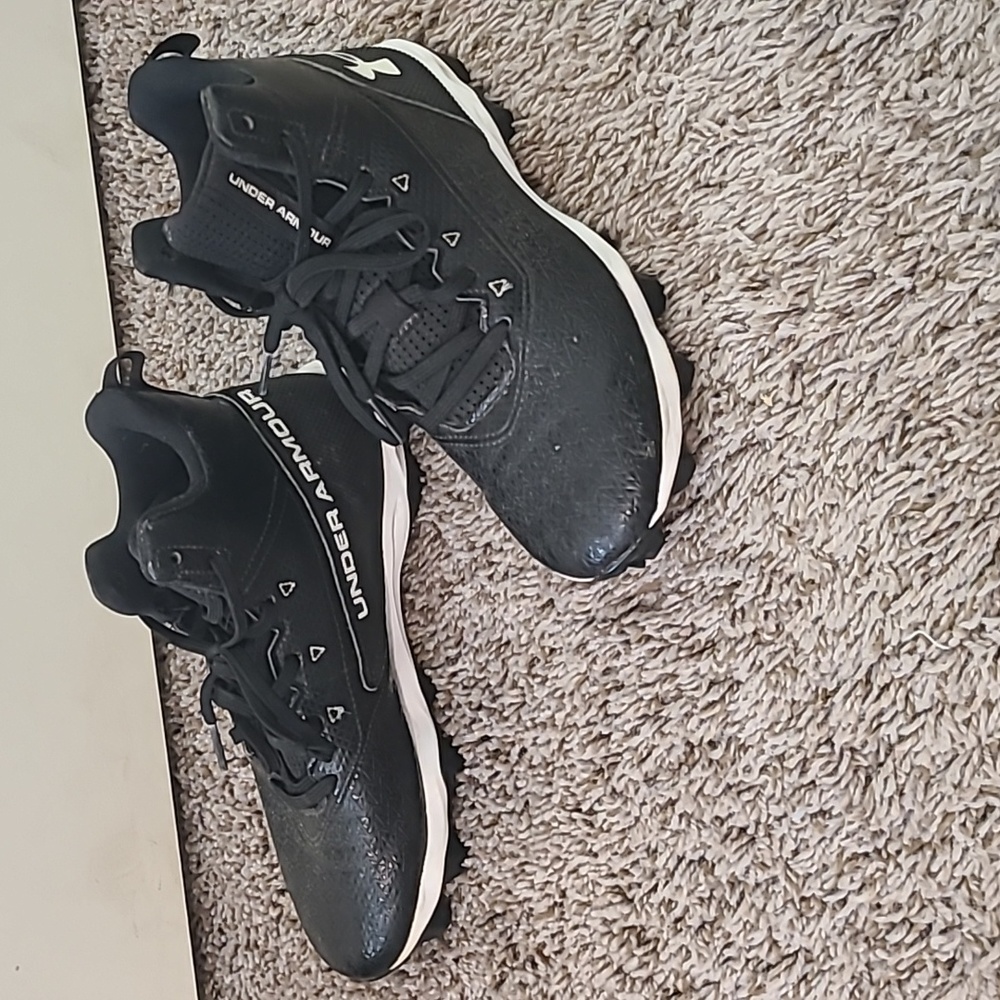 Youth football cleats